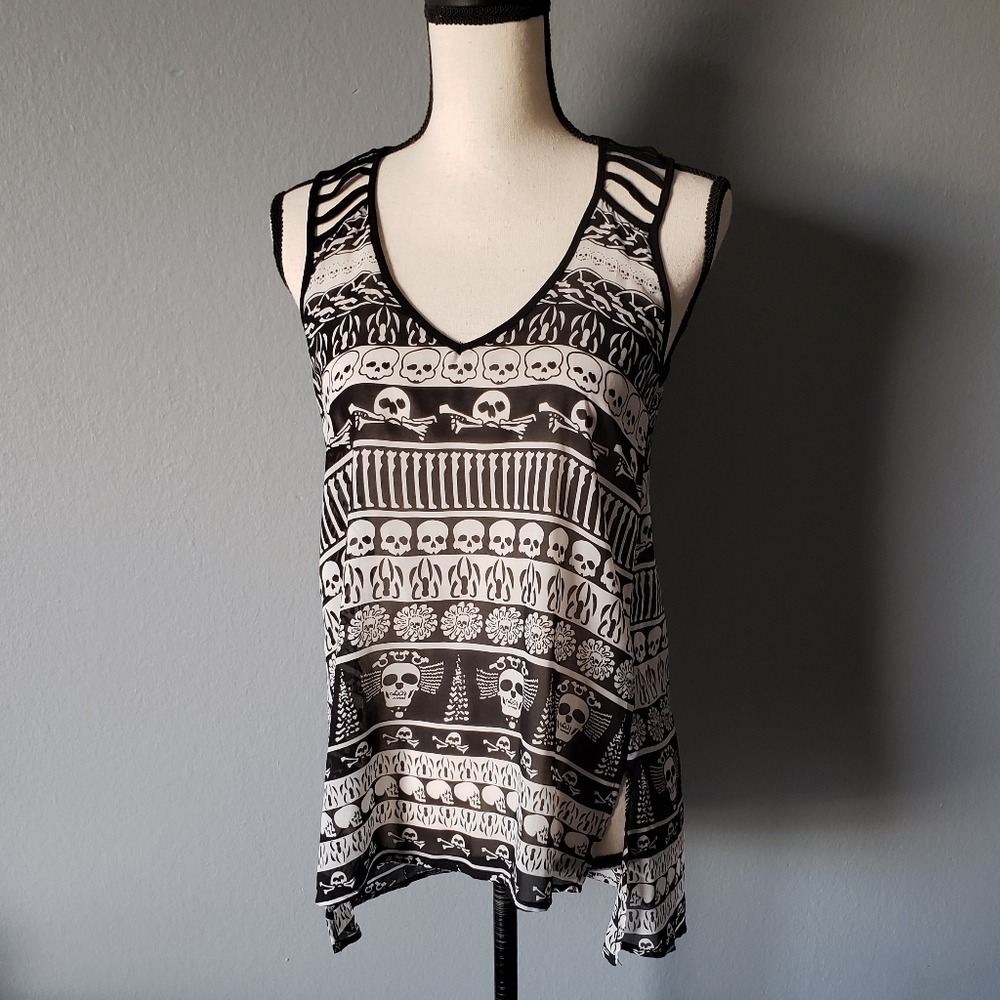 Sans Souci Cage Back Skull Top